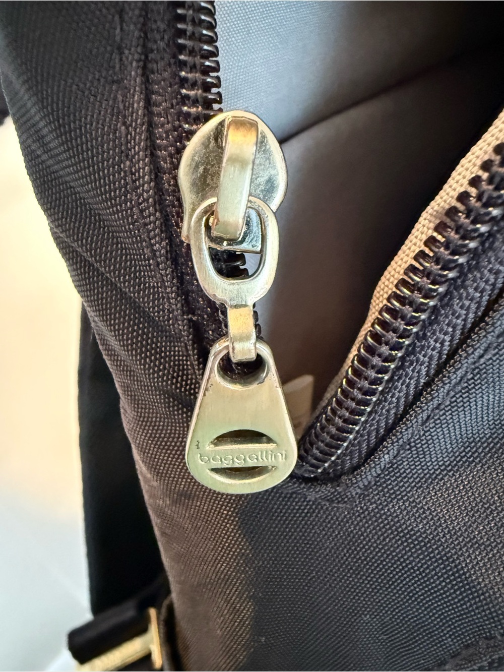 Baggallini Barcelona Laptop Backpack, Great Condition - Picture 15 of 16